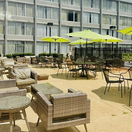 Wyndham Garden Greensboro Exterior foto